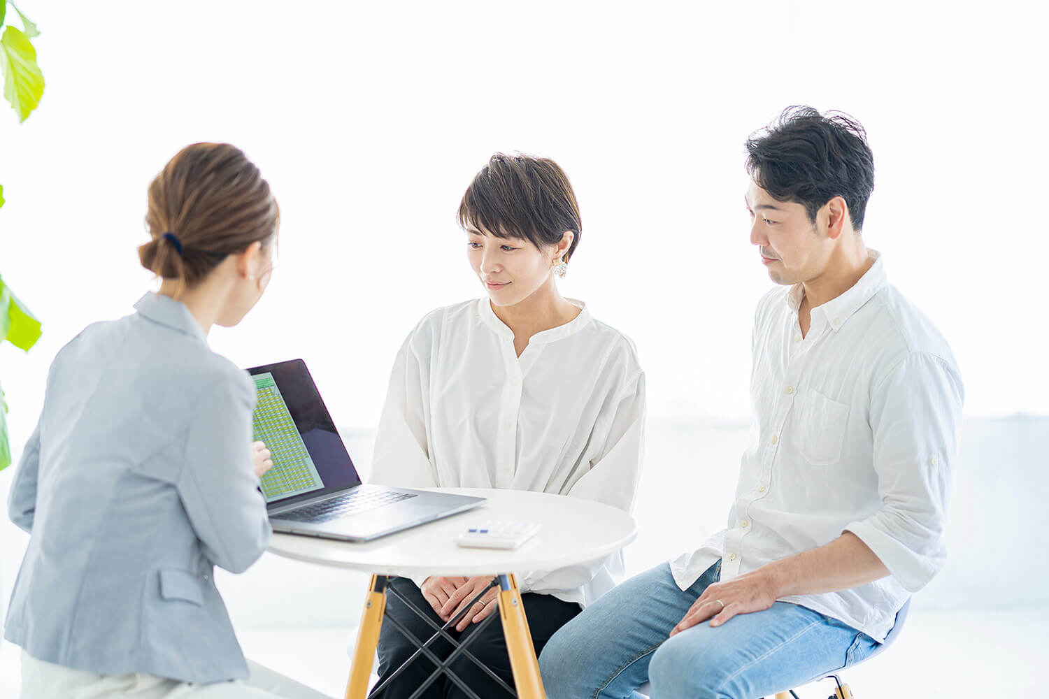 営業が施主様にサービスを説明